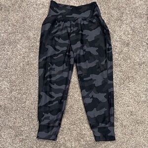 Old Navy Womens Black Camouflage Joggers